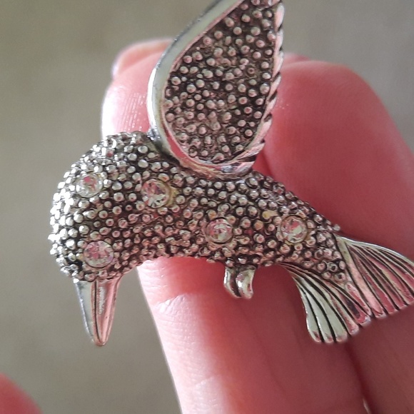 Vintage Silvertone & Rhinestone textured hummingbird Brooch. Marked AAi signed. - Picture 3 of 3